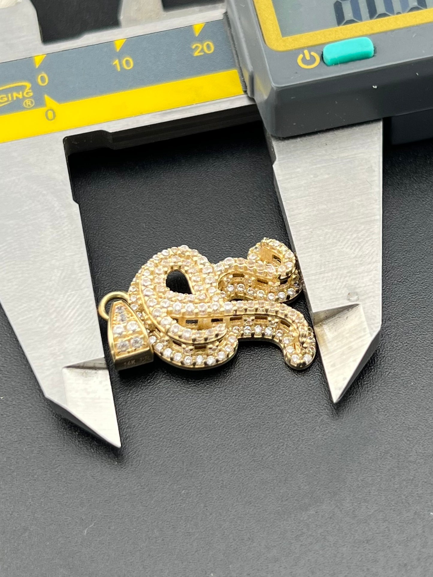 14k Yellow Gold 3D Bubble Letter 'R' Pendant with CZ Diamond Glamour