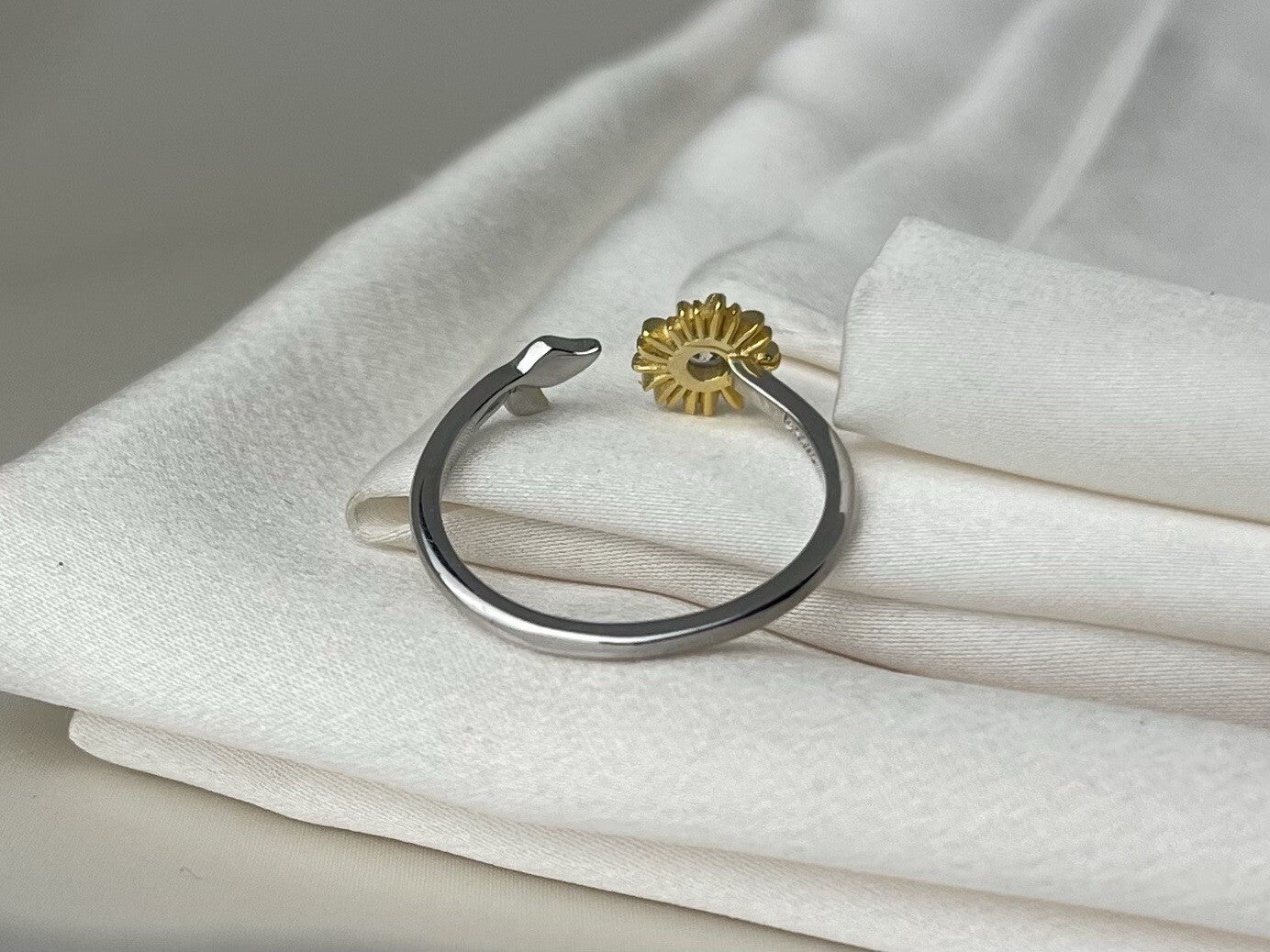 Sterling Silver 925 Cubic Zirconia Stone Sunflower Adjustable Size 6 - 8 Ring 🌻