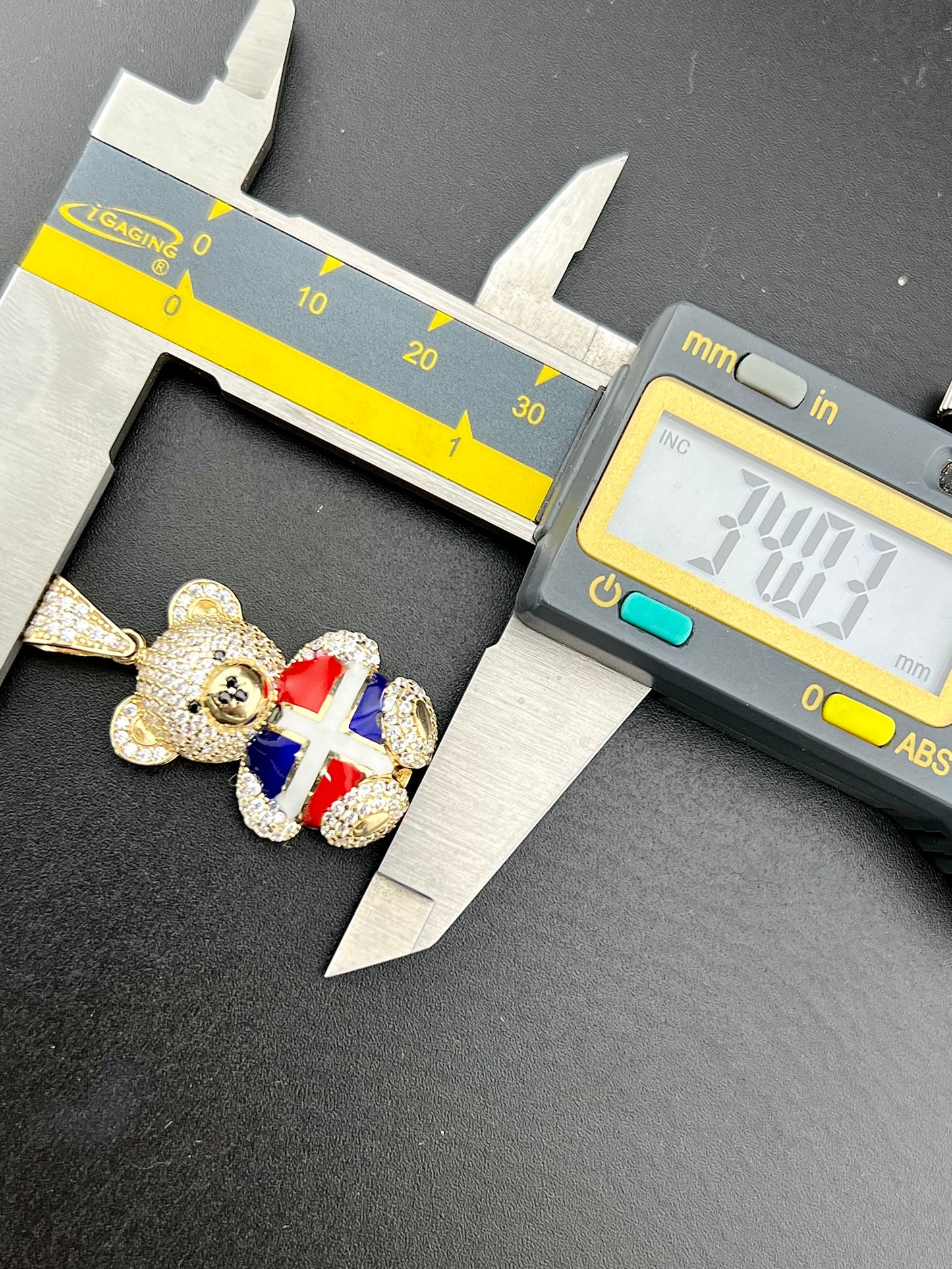 14K Gold Dominican Flag Shirt Bear Pendant with CZ Diamonds - 5.8g, 18.57x34.03mm