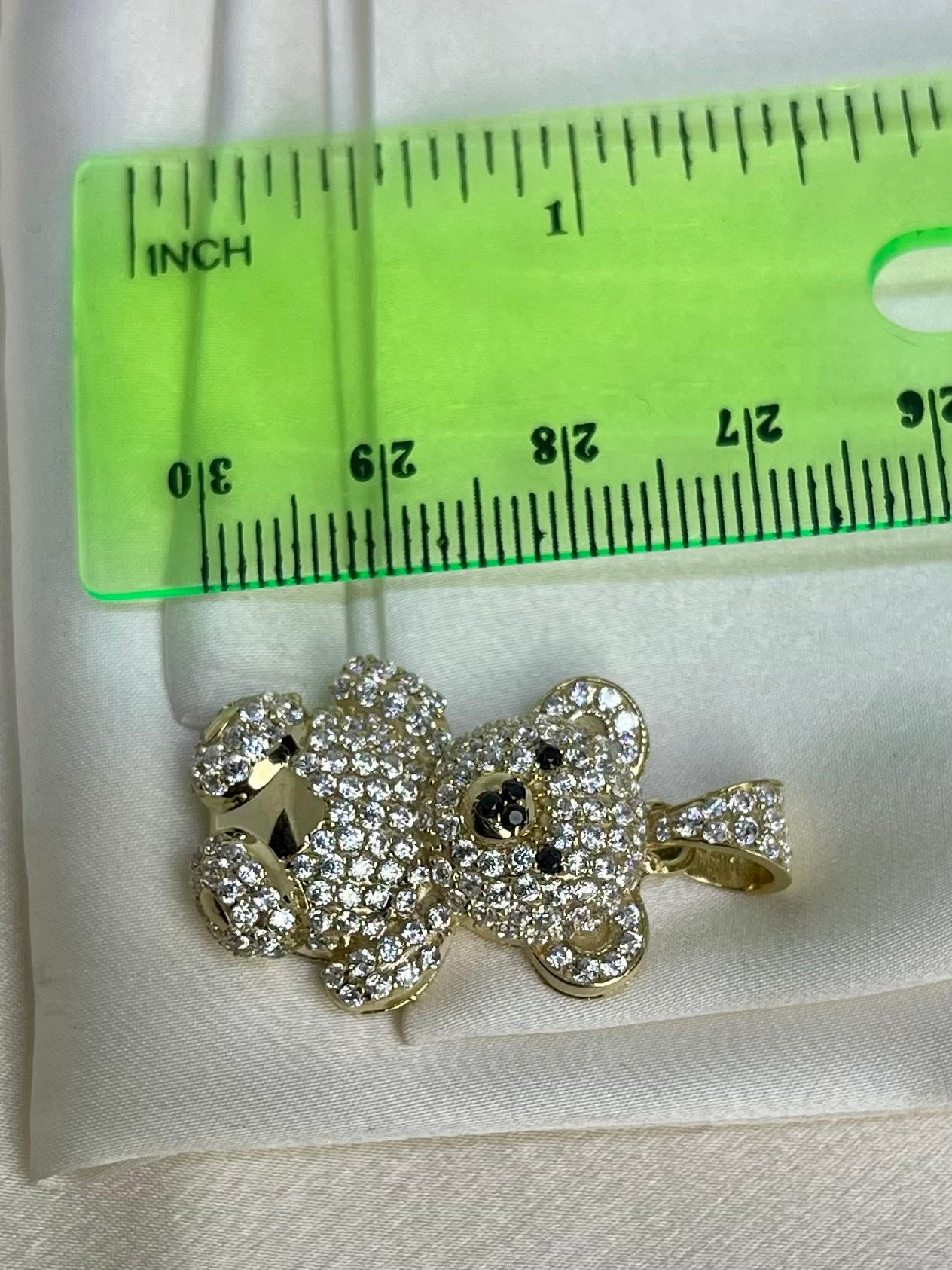 Beltran Jewelry Colgante con forma de oso de peluche de oro de 14 quilates con circonita cúbica y diamante negro de 1.260 x 0.748 in