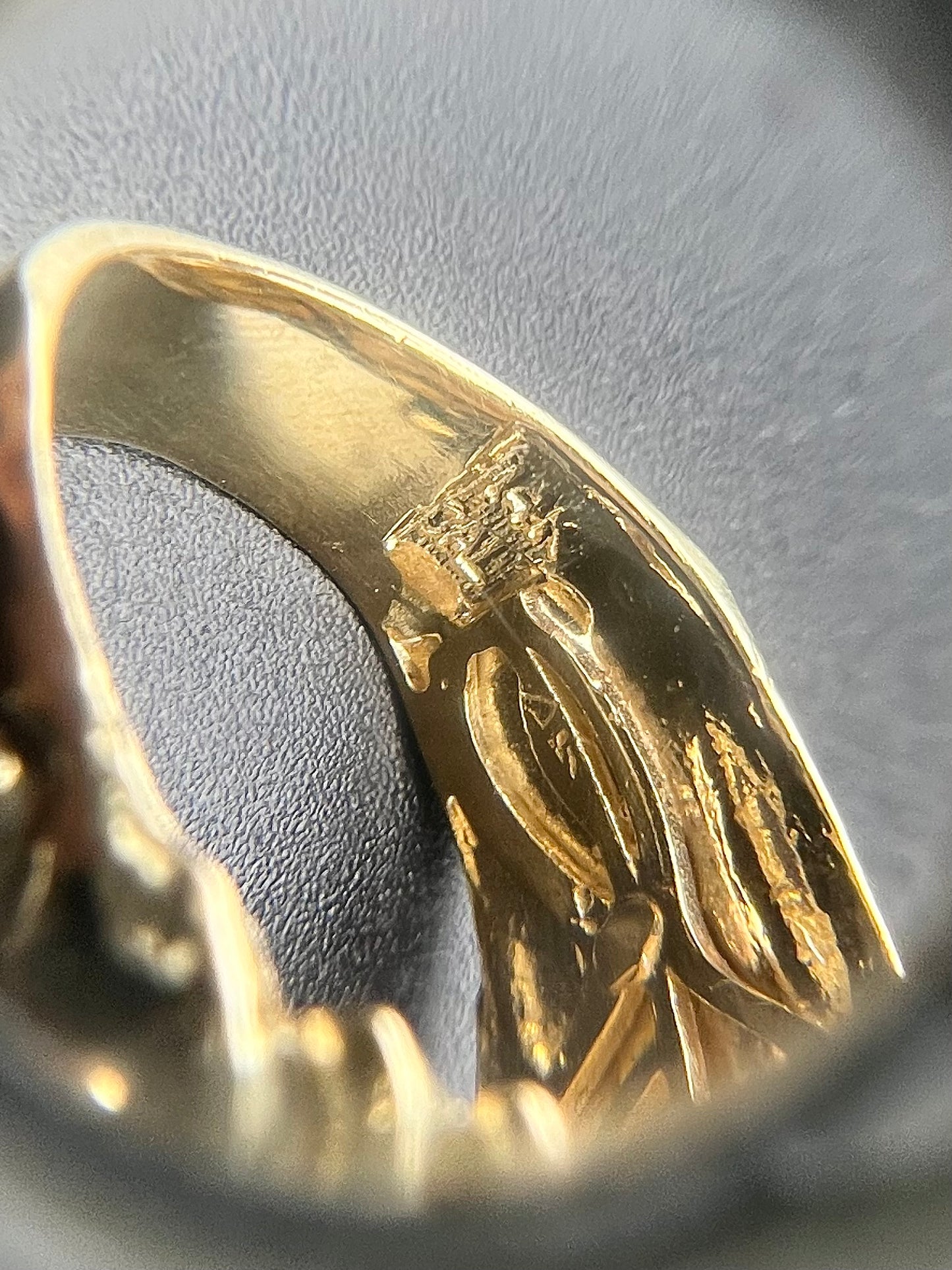 Anillo con cabeza de león en oro amarillo de 14 quilates con detalles de circonita cúbica, 17 g, tamaño 10