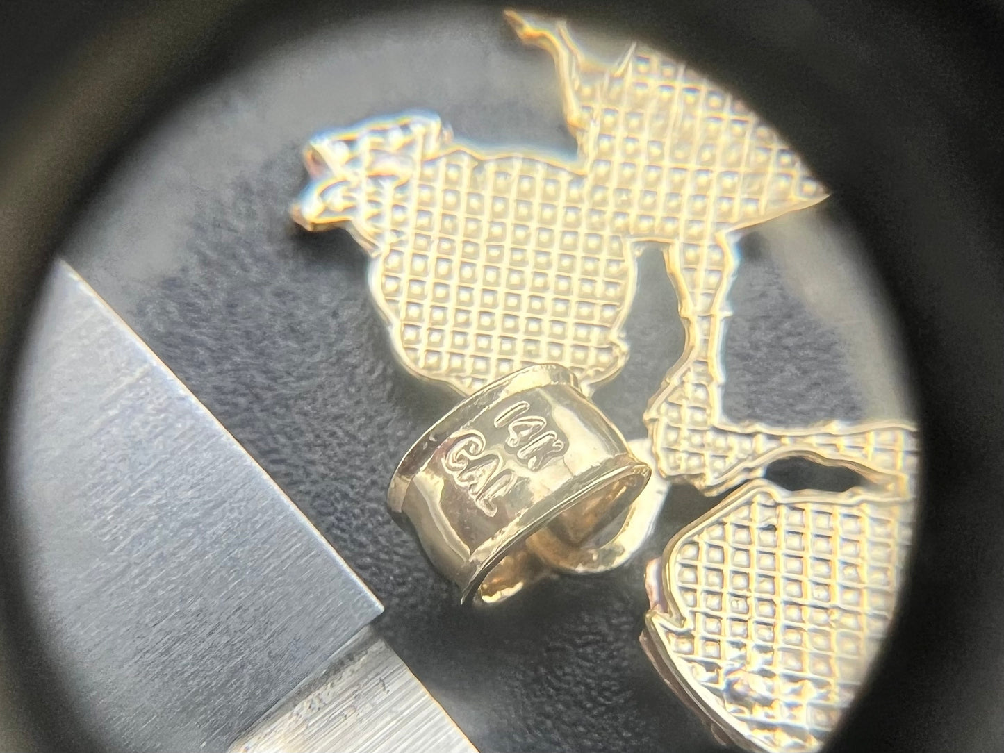 Colgante de niño y niña sonrientes de oro de 14 quilates de 2 g con tallas de diamantes: 23,06 x 19 mm