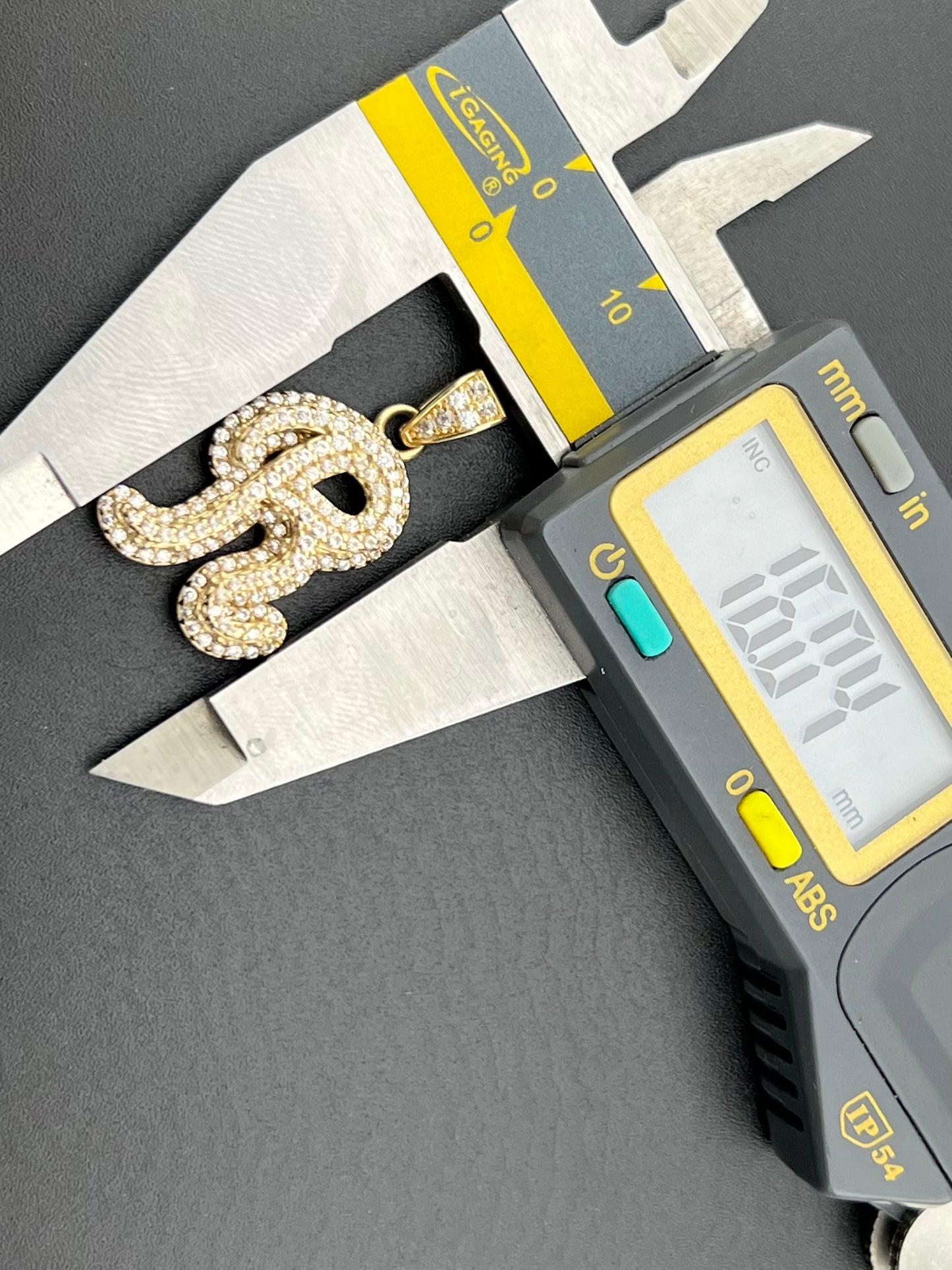 14k Yellow Gold 3D Bubble Letter 'R' Pendant with CZ Diamond Glamour
