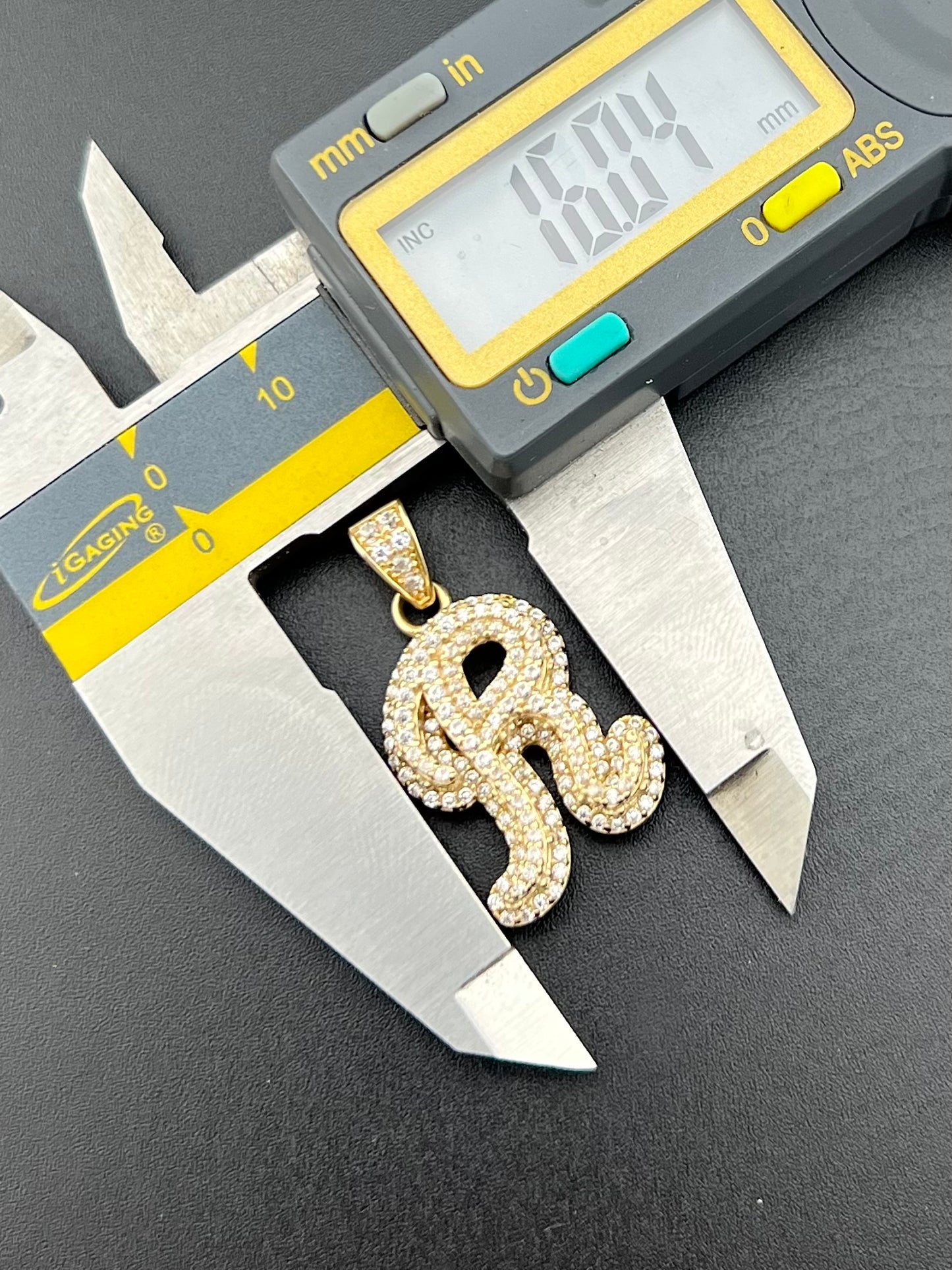 14k Yellow Gold 3D Bubble Letter 'R' Pendant with CZ Diamond Glamour