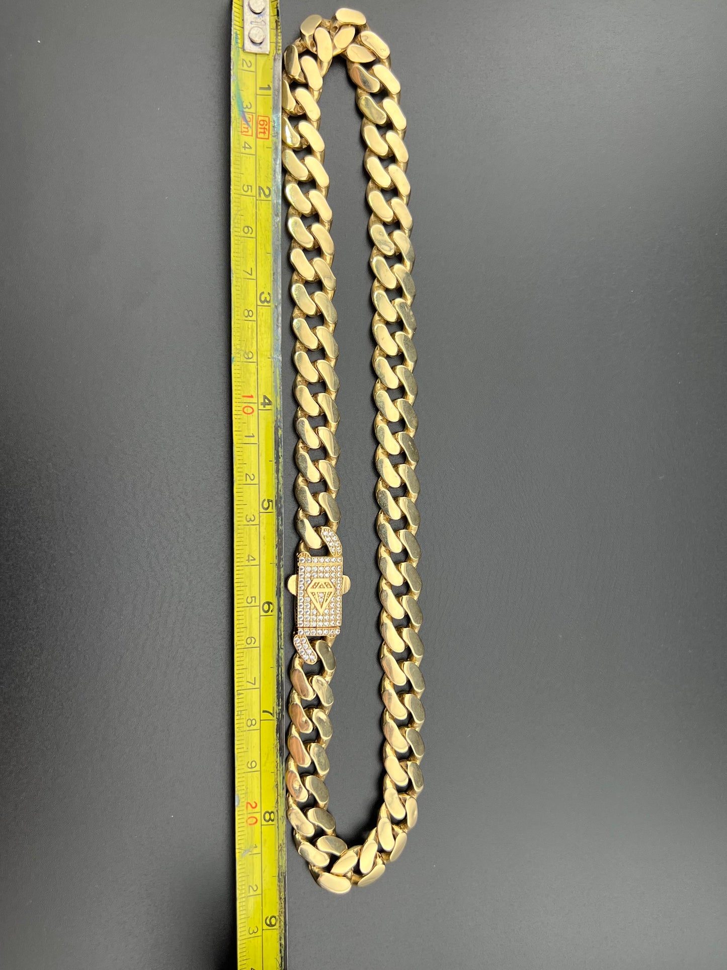 Lujosa cadena de oro amarillo de 14 k de 17 pulgadas: 46 gramos, 12,02 mm de ancho