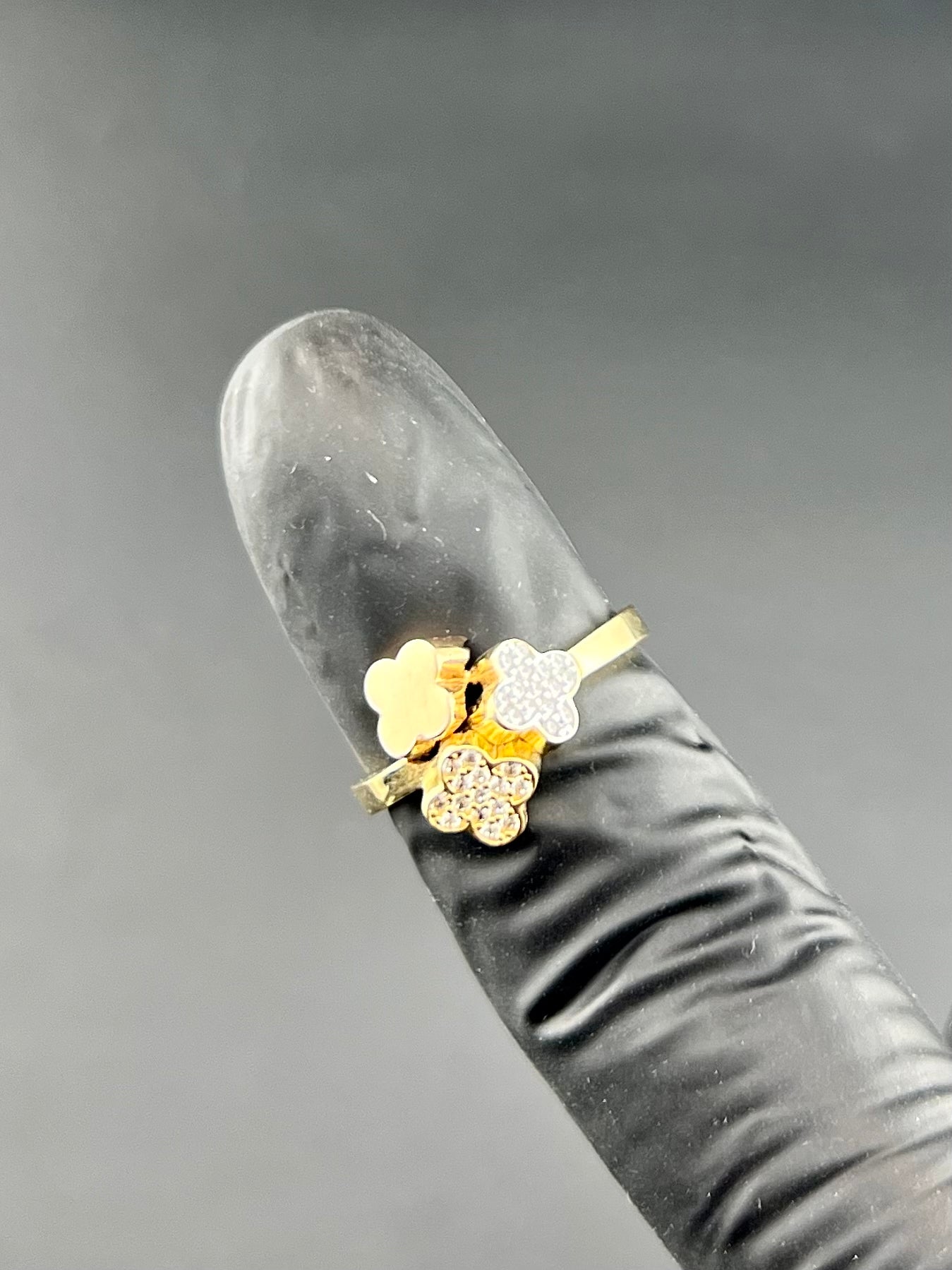 14k Yellow Gold 3-Leaf Clover Ring with CZ Diamond Accents - Size 6