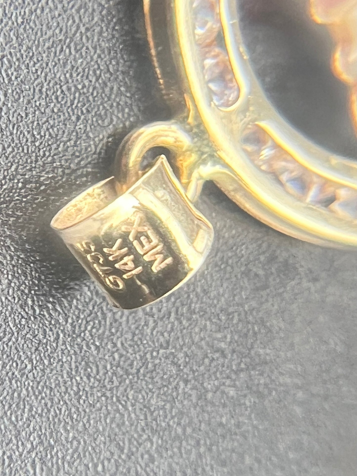 Colgante de mapa de República Dominicana de oro amarillo de 14 k con círculo de diamantes CZ