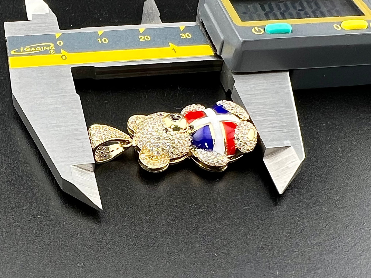 14K Gold Dominican Flag Shirt Bear Pendant with CZ Diamonds - 5.8g, 18.57x34.03mm