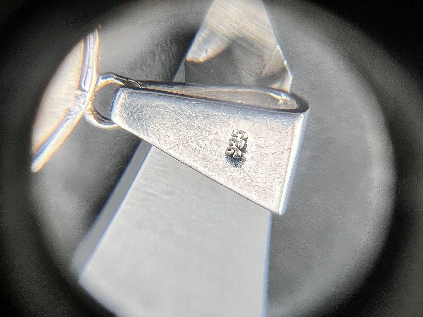 Colgante de cabeza de Jesús de plata de ley 925 de 24 g con detalles de diamantes de circonita pavimentada, 32,45 x 53,42 mm