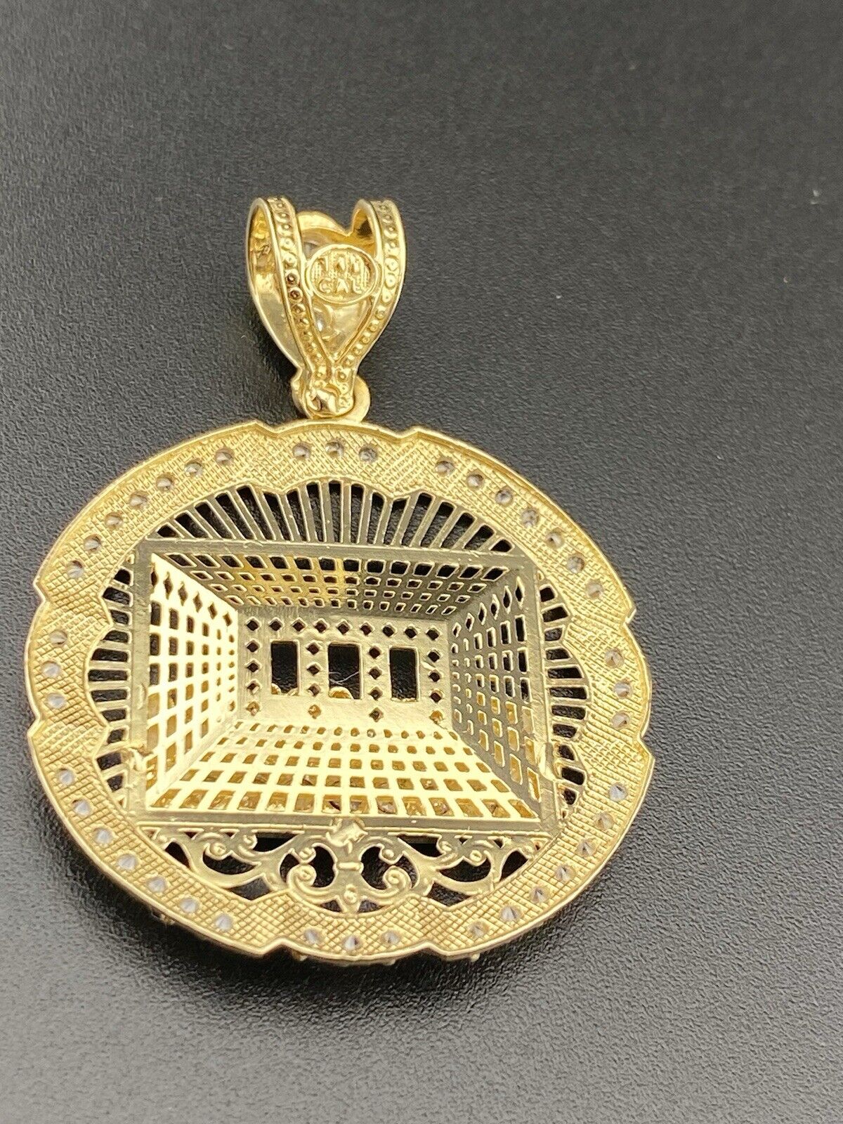 14K Yellow Gold 3D Last Supper Church Pendant 7.9G CZ Glamour Large 46x34mm
