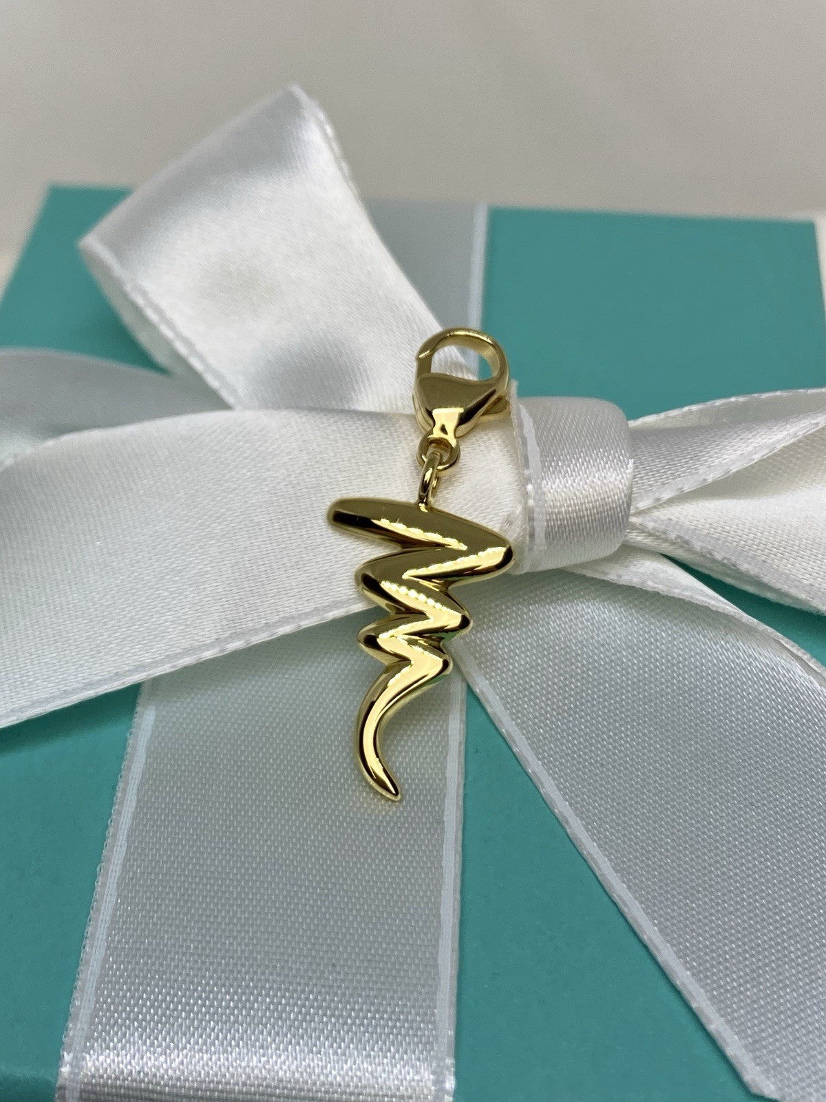 Tiffany & Co Zig Zag Charm Paloma Picasso 18k Yellow Gold Squiggle Pendant 4.7G