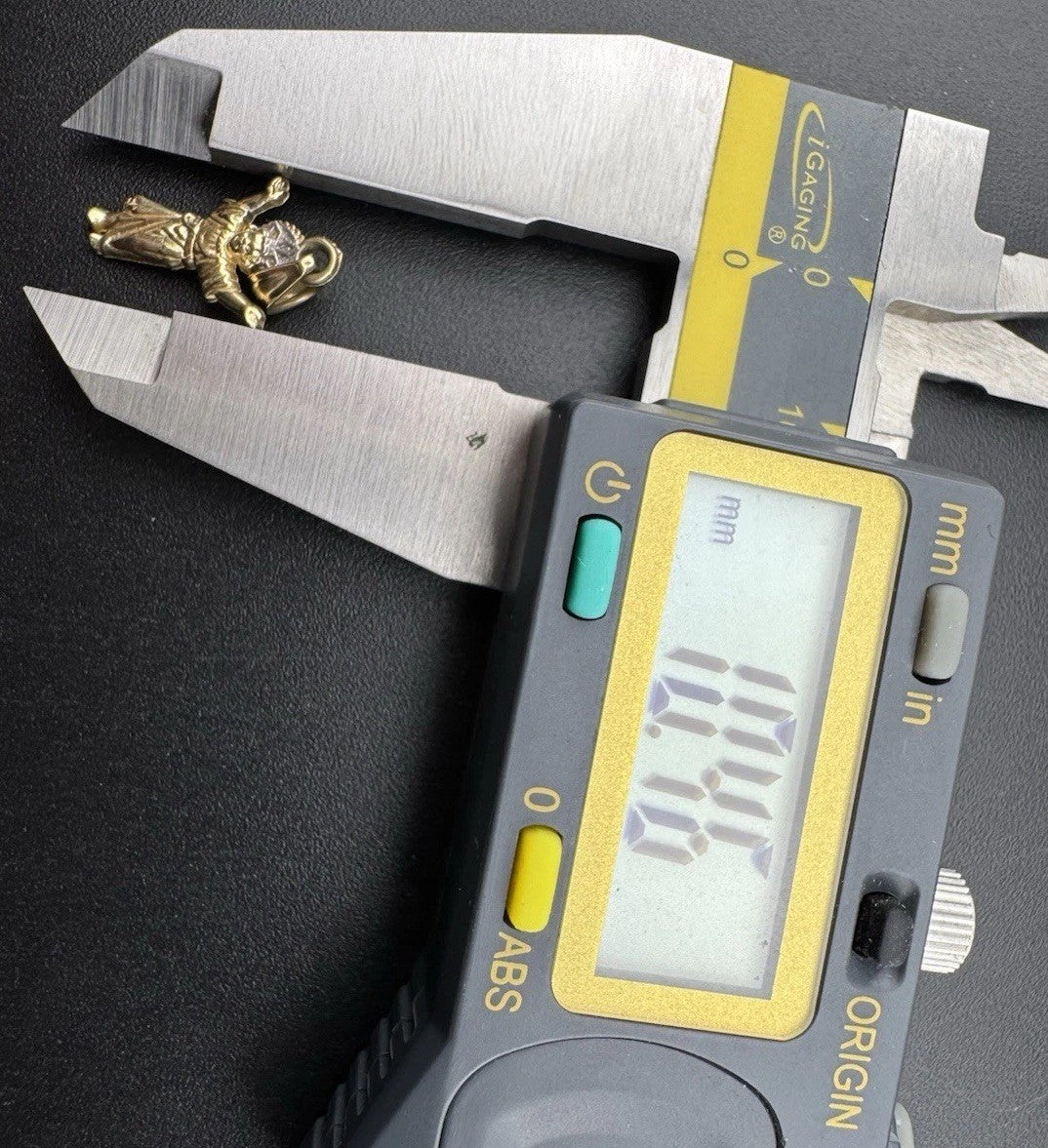 Colgante de oro amarillo de 14 quilates del Divino Niño Jesús de 10.46x19.90mm Religioso 1G