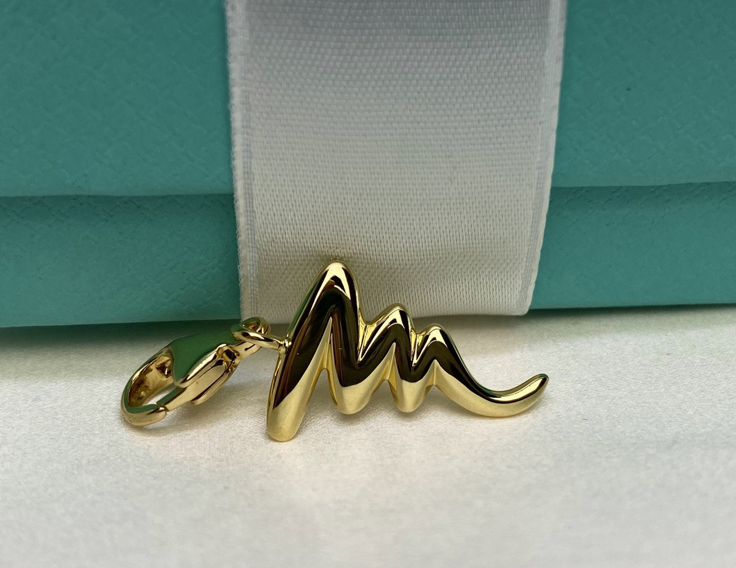 Tiffany & Co Zig Zag Charm Paloma Picasso 18k Yellow Gold Squiggle Pendant 4.7G