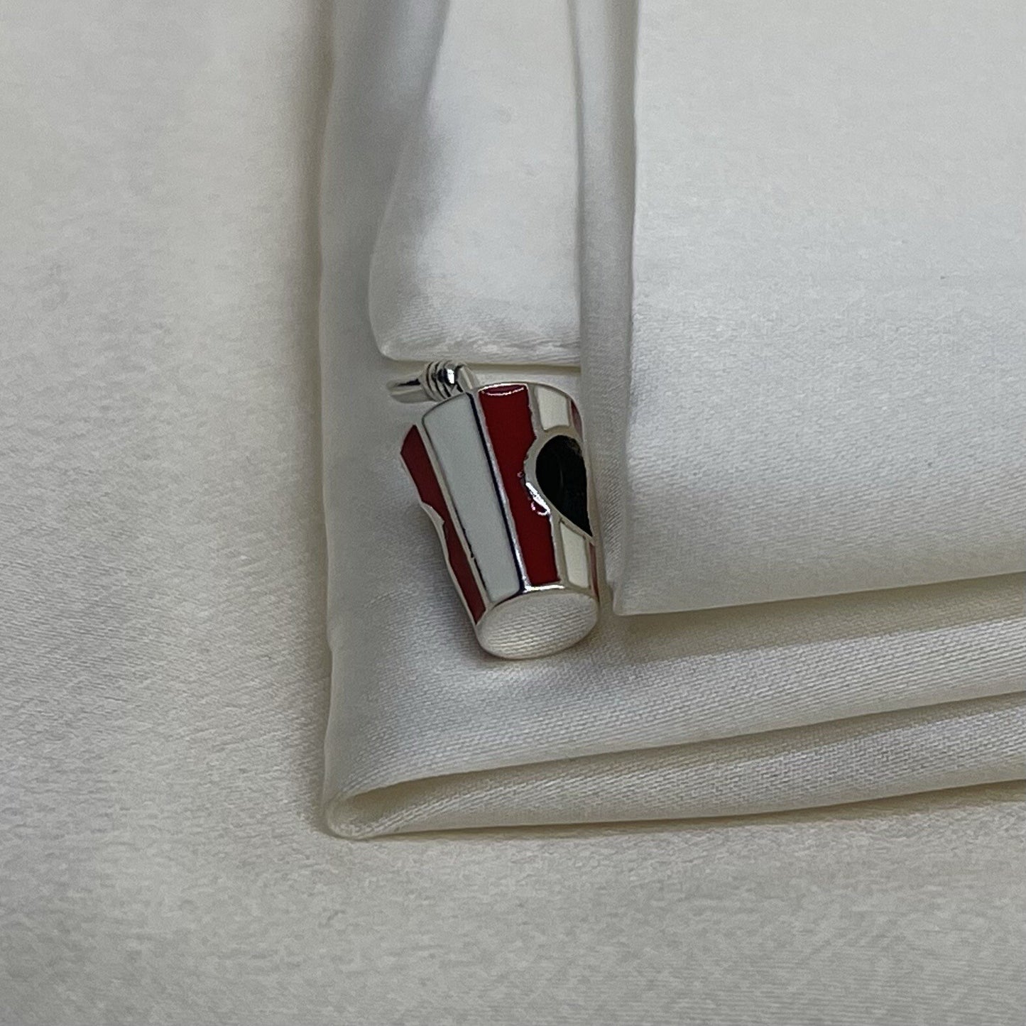 Charm de plata de ley 925 esmaltado con forma de vaso de refresco de cine europeo