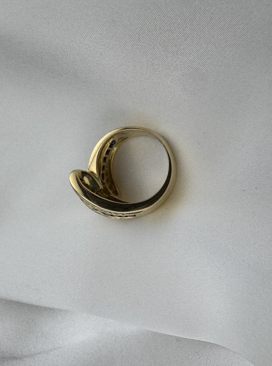 Charles Krypell 18K Yellow Gold Sapphire & Diamond Ribbon Crossover Ring 13.4G