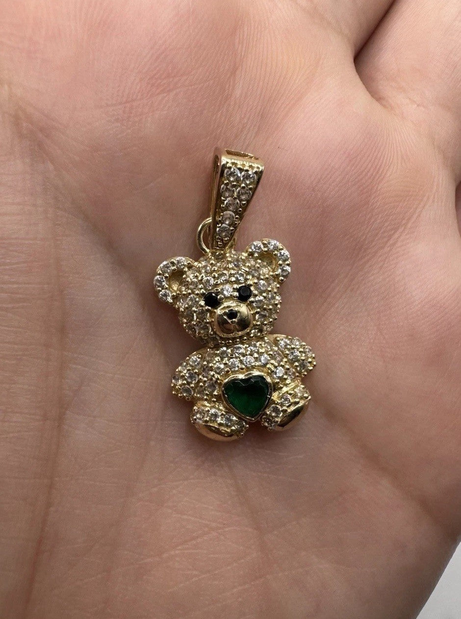 Colgante de oso de peluche de oro de 14 quilates con circonita verde de 28,76x14,88 mm y 4,4 g, Beltran Jewelry