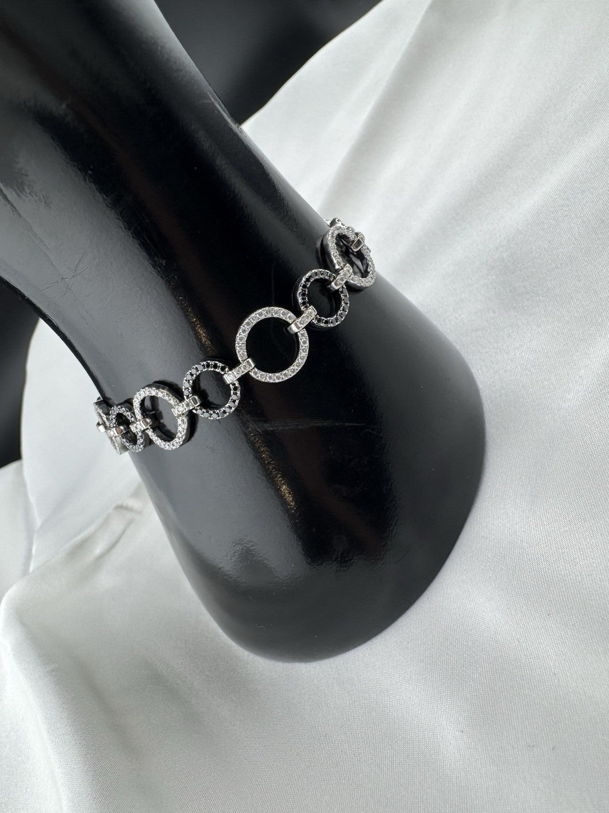 18K White Gold Black & White Diamond Circle Link Tennis Bracelet 10mm 11G Sz 6.7