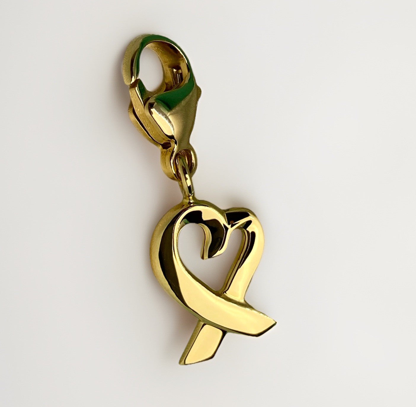 Tiffany & Co. 18K Gold Paloma Picasso Loving Heart XOX Kiss Pendant 3.7G Charm
