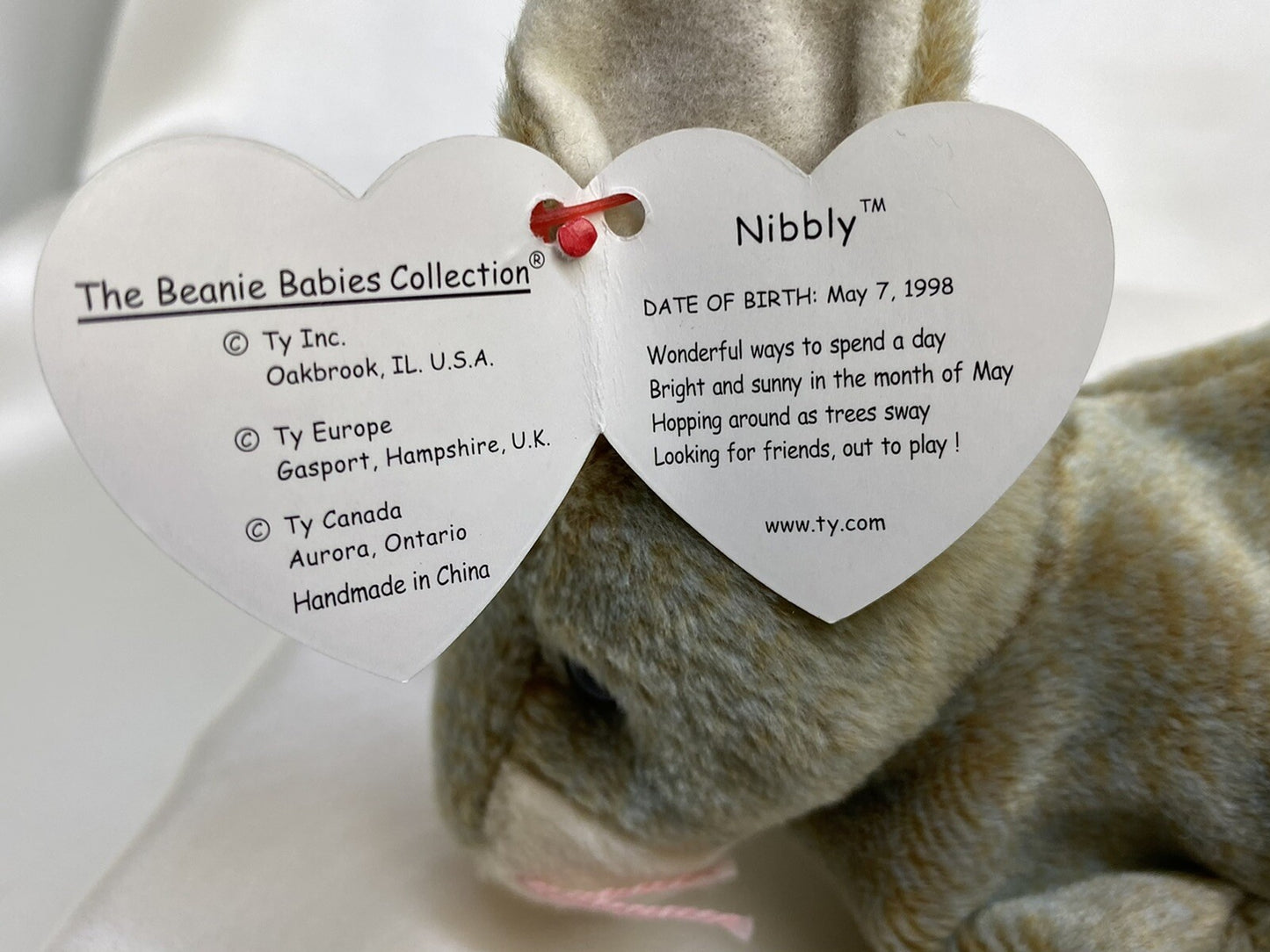 Ty Beanie Baby Nibbly The Bunny Plush 1999 Retired with Errors Tag Protector