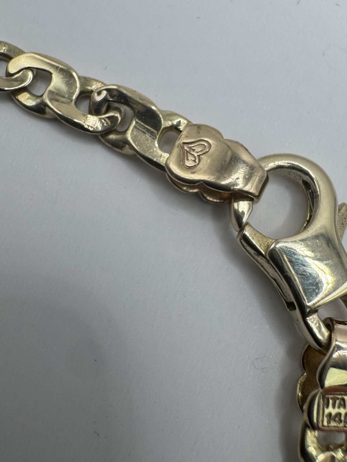 14K Yellow Gold Figaro Chain Bracelet 6.75in 3.85mm 5.9 Grams Italy Heart Emblem