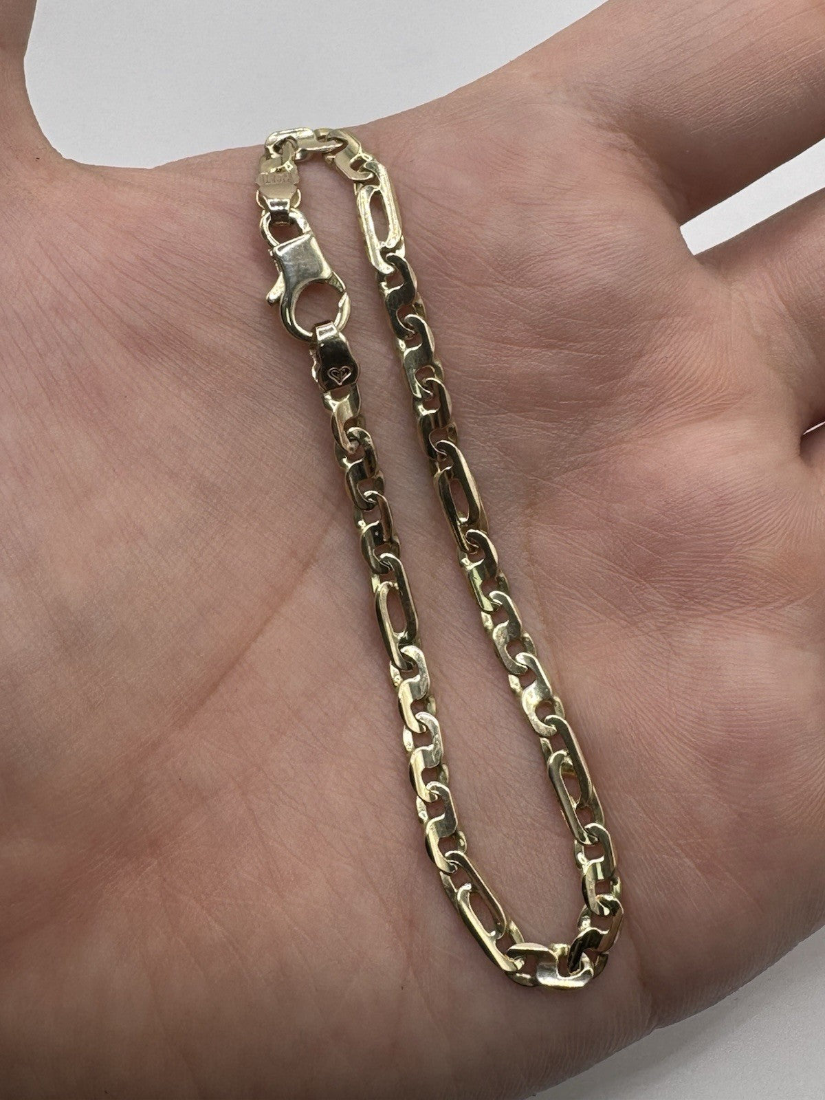 14K Yellow Gold Figaro Chain Bracelet 6.75in 3.85mm 5.9 Grams Italy Heart Emblem