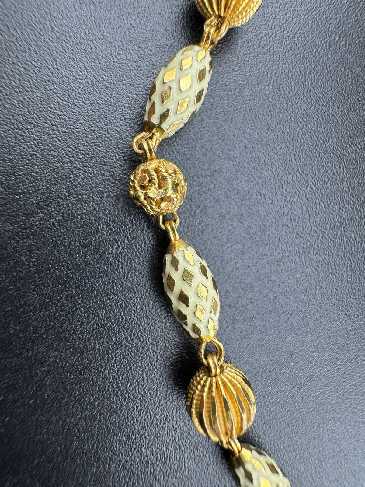 Vintage 22K Yellow Gold Beaded Necklace 5.83mm 17.5 Inch 17.8G Victorian Charms