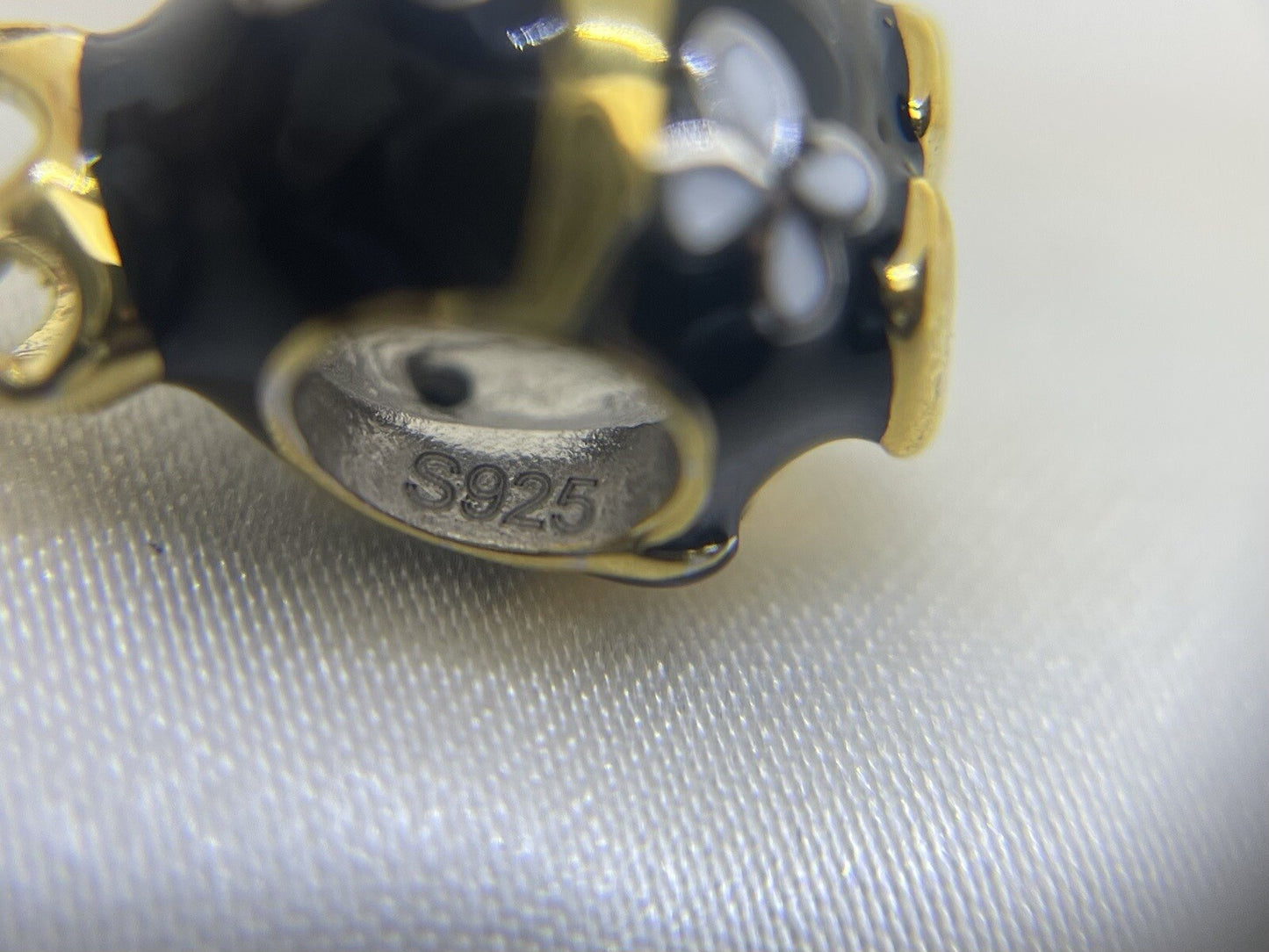 Dije de pingüino emperador de plata de ley 925 con circonitas y esmalte
