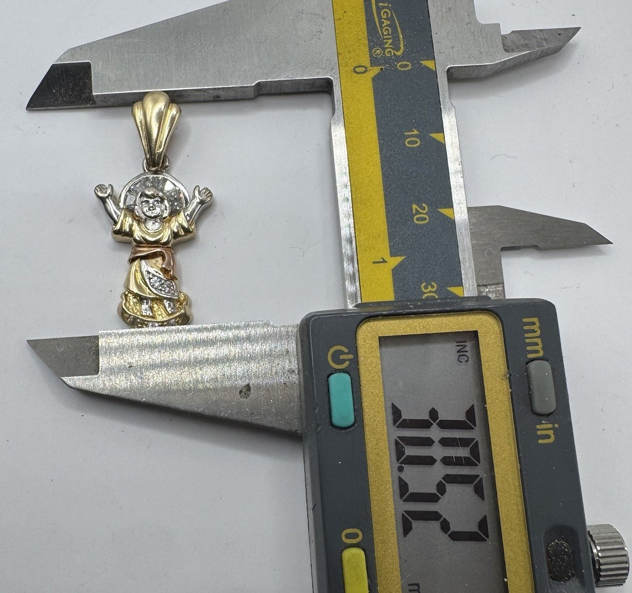 Colgante de Niño Jesús Divino de Oro Tricolor de 14K 3.5 Gramos Dije de 15x30mm