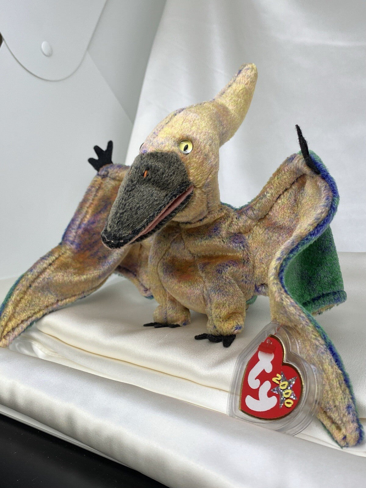 Pterodáctilo Ty Beanie Baby Swoop raro retirado del año 2000 con menta y errores