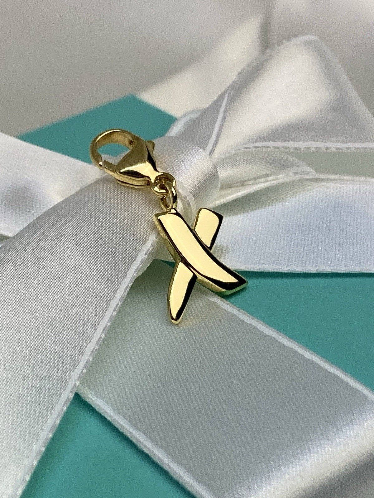 Tiffany & Co Graffiti X Charm Paloma Picasso 18k Gold XOX Kiss Pendant 3.6G