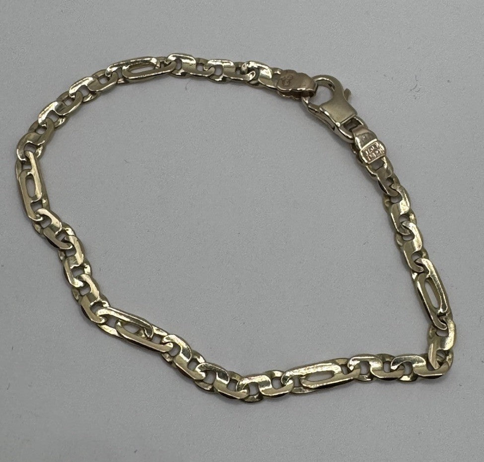 14K Yellow Gold Figaro Chain Bracelet 6.75in 3.85mm 5.9 Grams Italy Heart Emblem