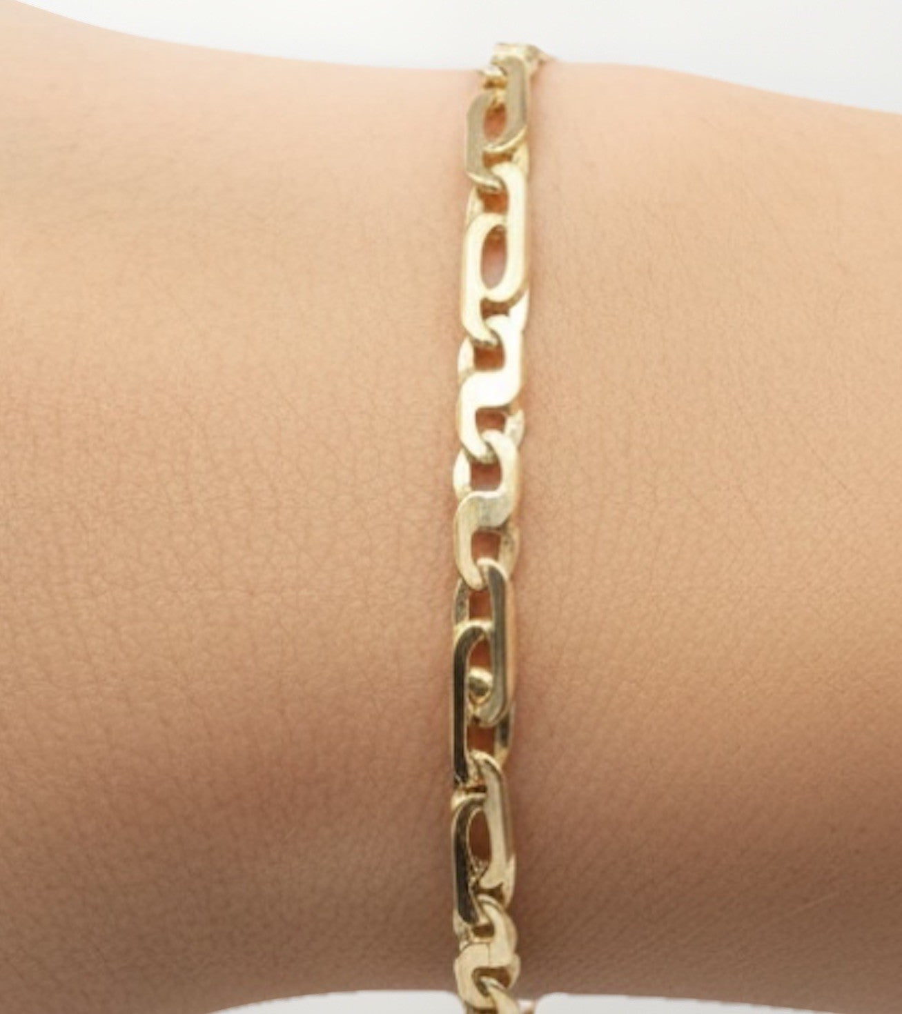 14K Yellow Gold Figaro Chain Bracelet 6.75in 3.85mm 5.9 Grams Italy Heart Emblem