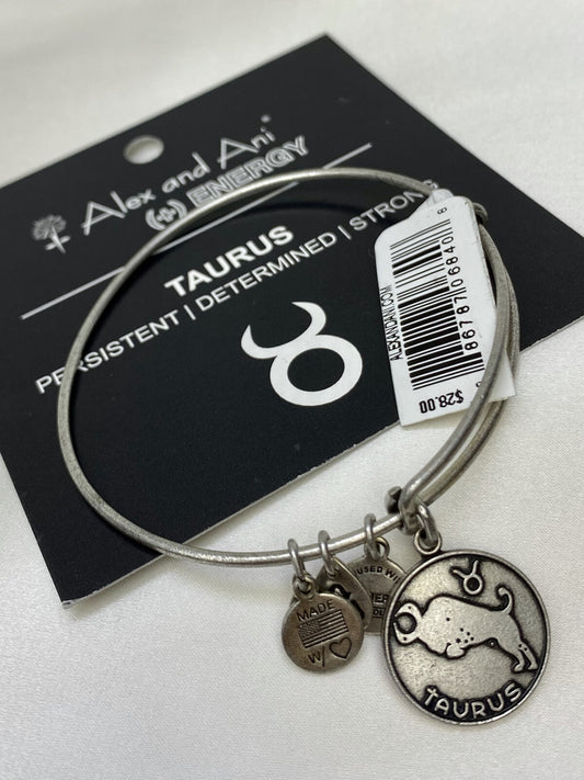 Pulsera de alambre Alex And Ani Taurus Zodiac Charm Rafaelian Silver