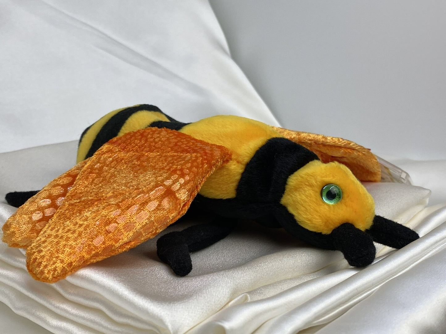 Ty Beanie Baby Buzzie the Bumblebee Plush 2000 with Hang Tag Protector Errors