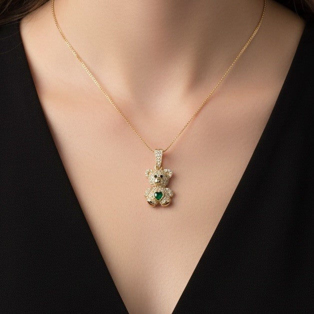Colgante de oso de peluche de oro de 14 quilates con circonita verde de 28,76x14,88 mm y 4,4 g, Beltran Jewelry