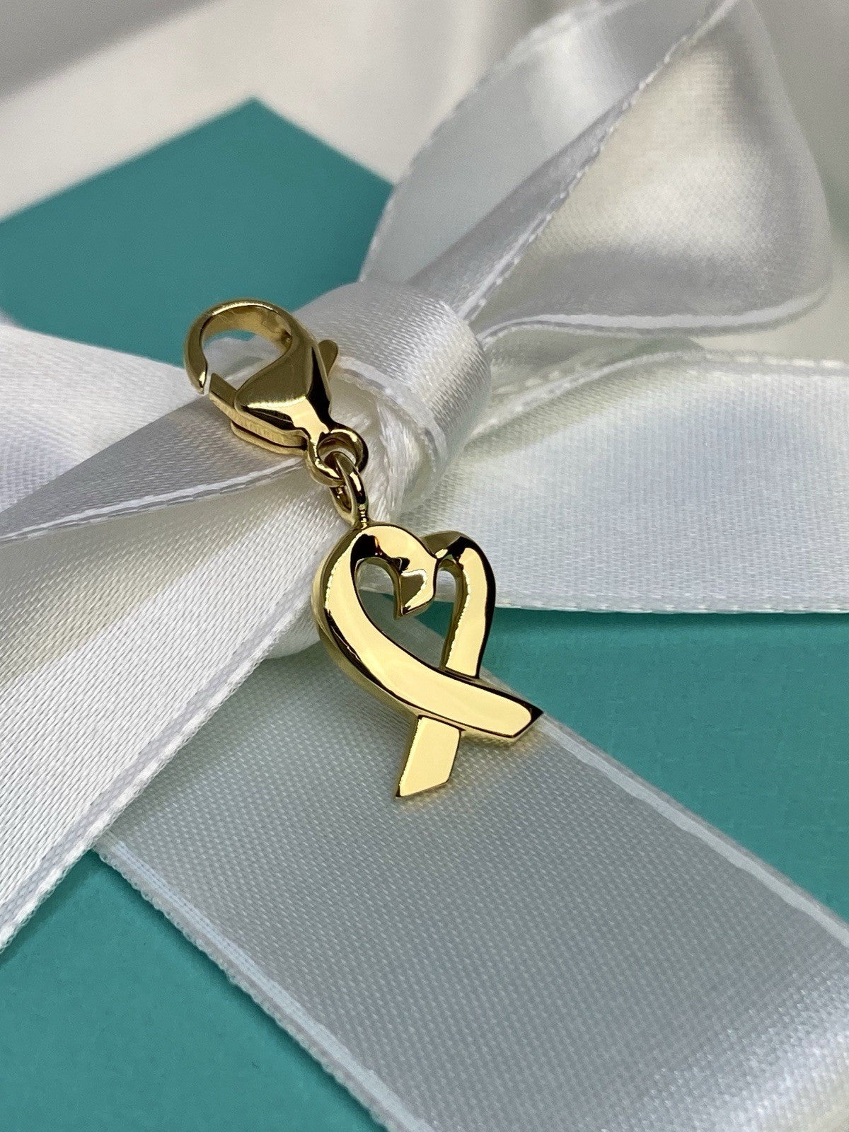 Tiffany & Co. 18K Gold Paloma Picasso Loving Heart XOX Kiss Pendant 3.7G Charm