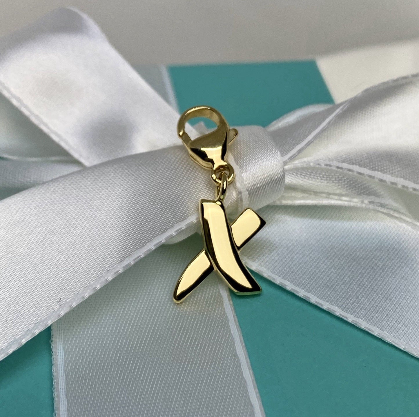 Tiffany & Co Graffiti X Charm Paloma Picasso 18k Gold XOX Kiss Pendant 3.6G