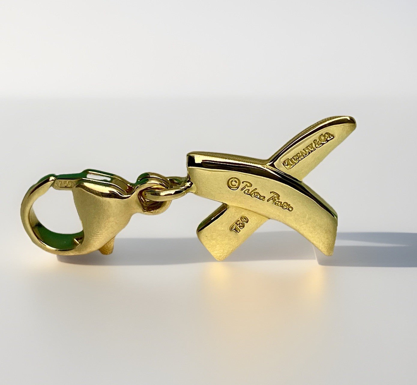 Tiffany & Co Graffiti X Charm Paloma Picasso 18k Gold XOX Kiss Pendant 3.6G