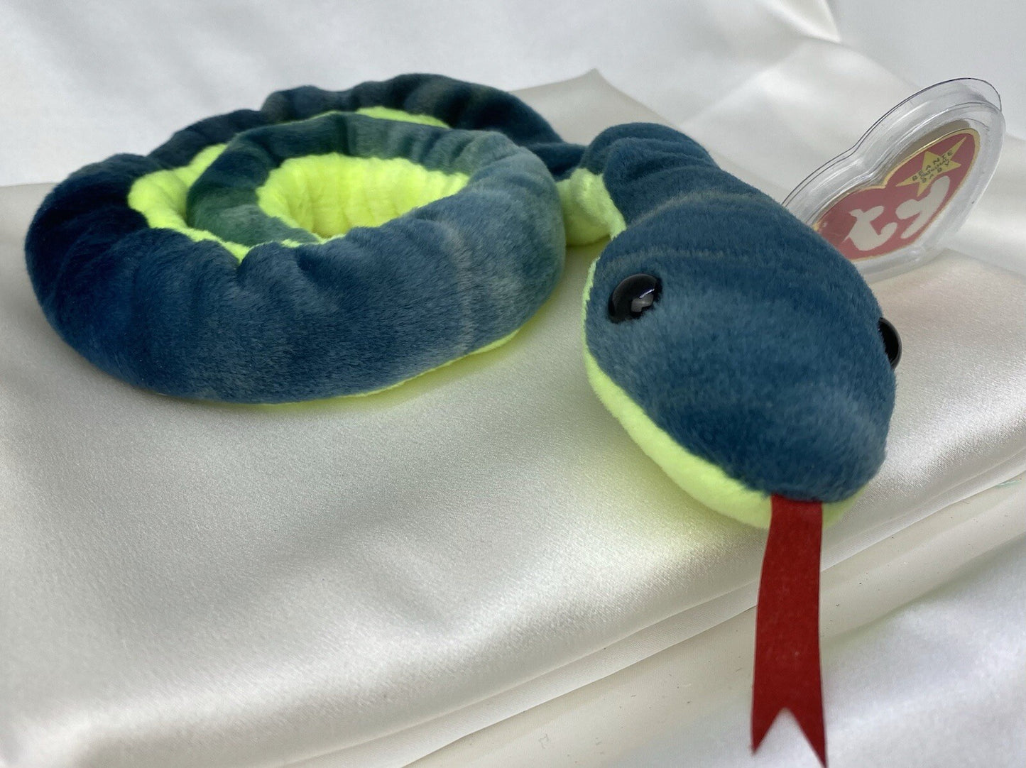 Rare Retired Ty Beanie Baby Hissy The Snake 1997 Mint P.E. Pellets With Errors