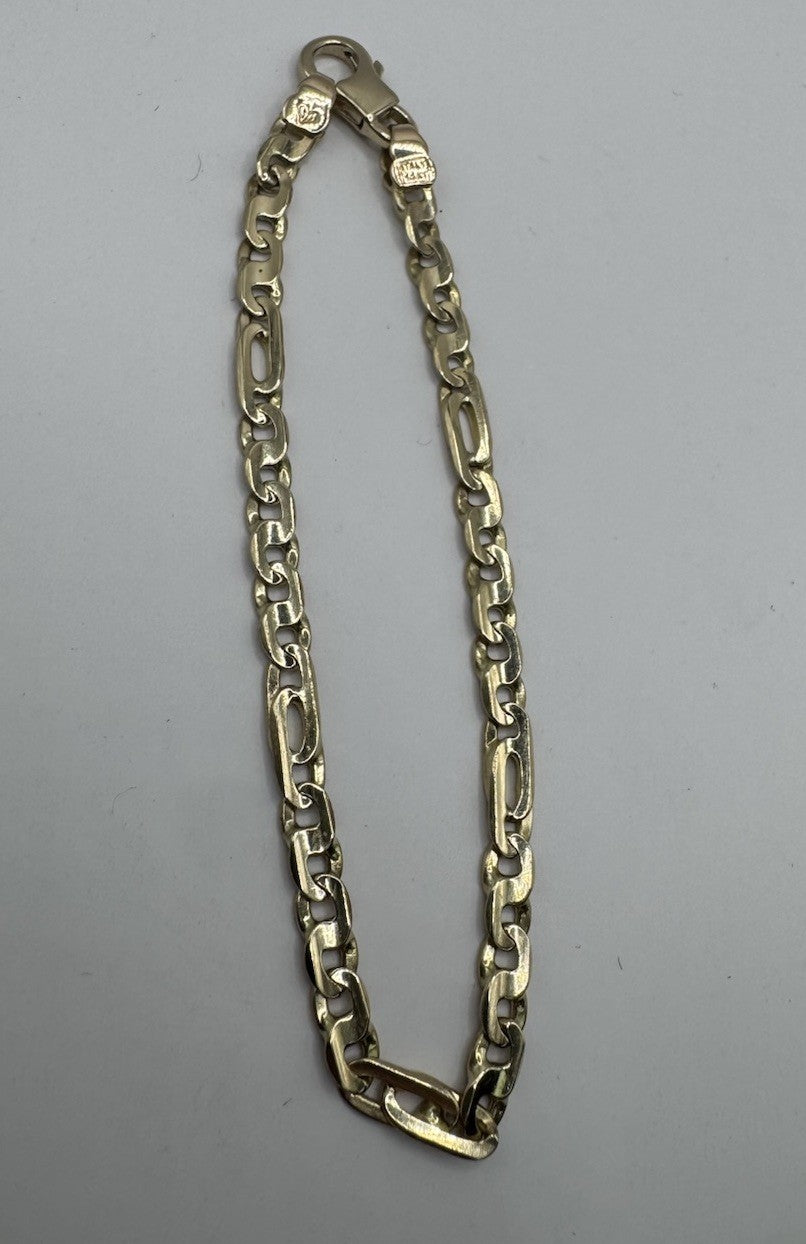 14K Yellow Gold Figaro Chain Bracelet 6.75in 3.85mm 5.9 Grams Italy Heart Emblem