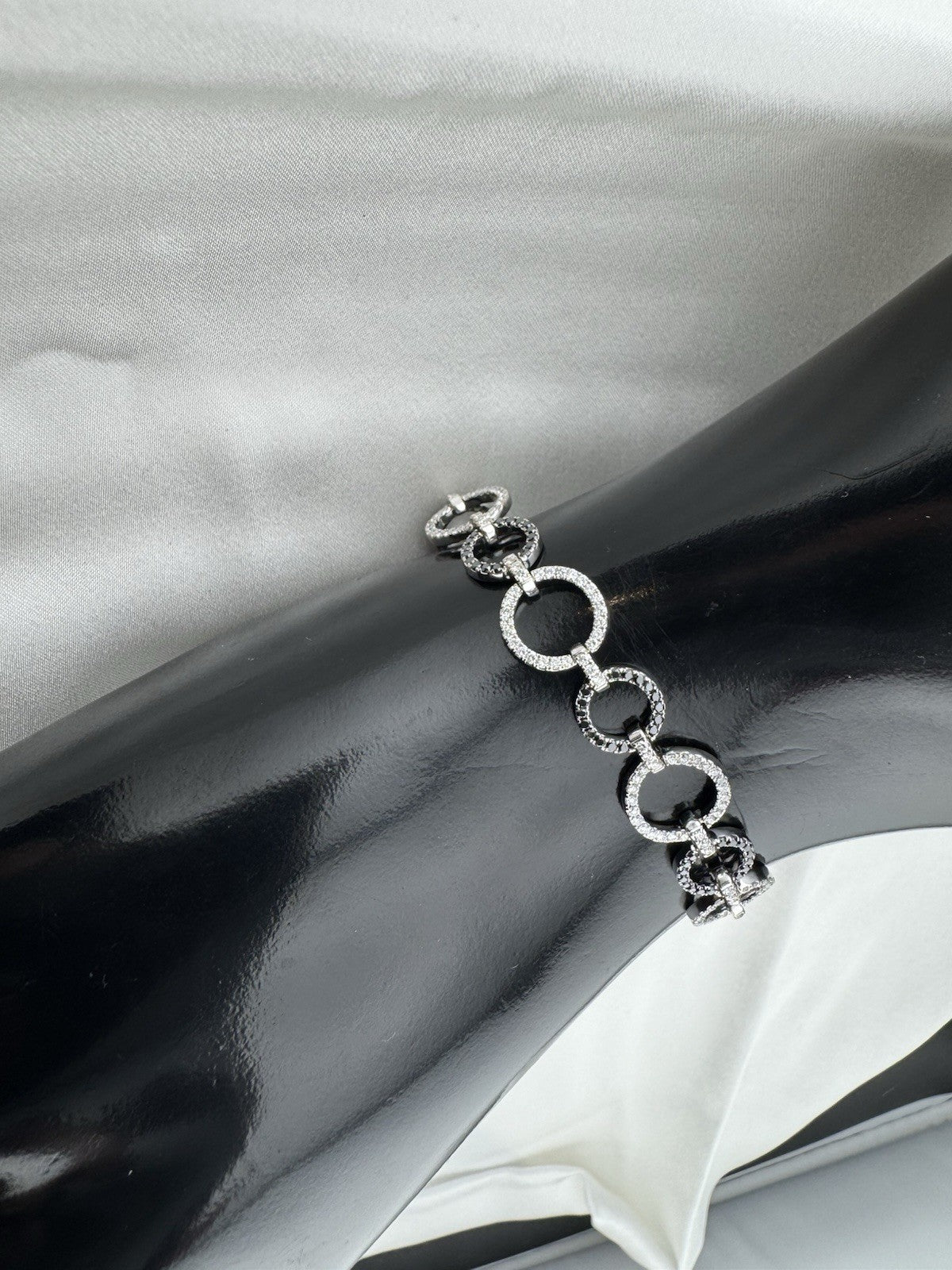 18K White Gold Black & White Diamond Circle Link Tennis Bracelet 10mm 11G Sz 6.7