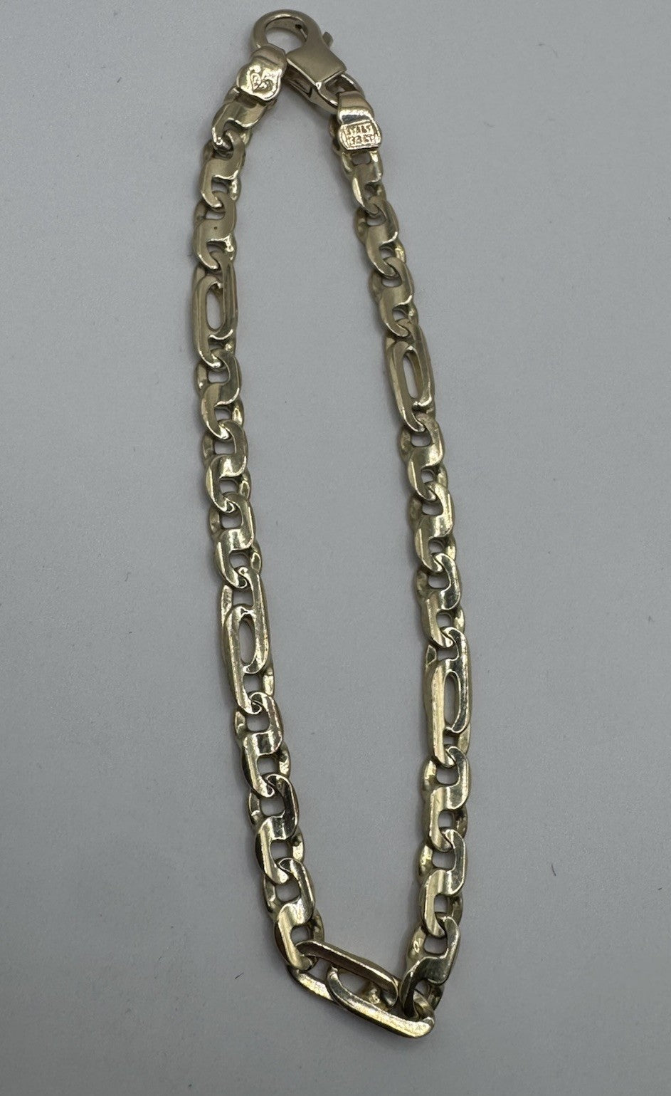 14K Yellow Gold Figaro Chain Bracelet 6.75in 3.85mm 5.9 Grams Italy Heart Emblem