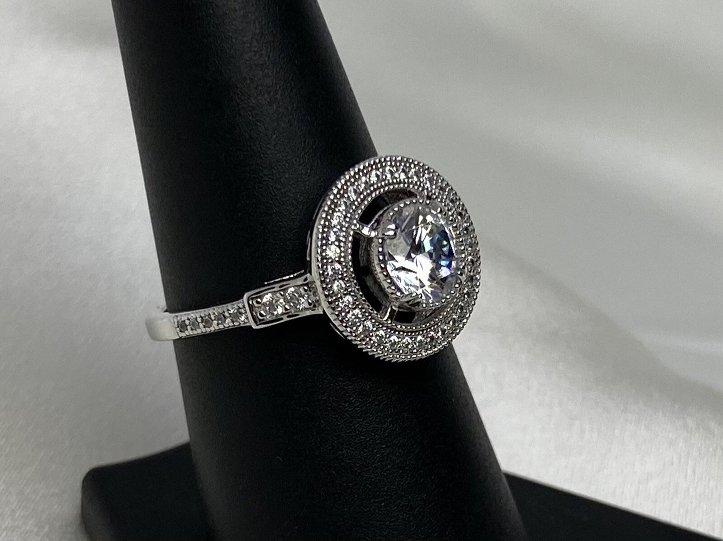 Circle Promise Cubic Zirconia Ring Rhodium Plated Sterling Silver 925 Size 7.75