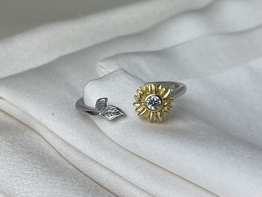Sterling Silver 925 Cubic Zirconia Stone Sunflower Adjustable Size 6 - 8 Ring 🌻