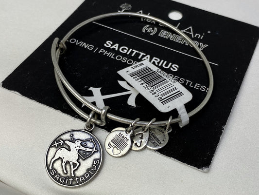 Brazalete con dije del Zodíaco Sagitario de Alex and Ani de alambre plateado Rafaelian
