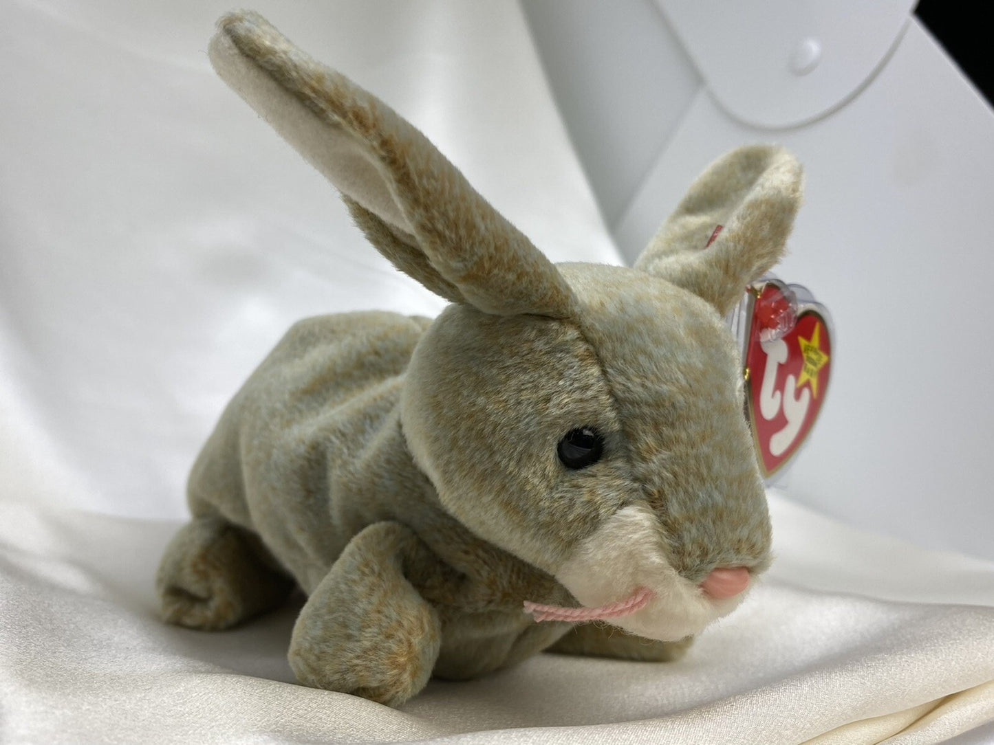 Ty Beanie Baby Nibbly The Bunny Plush 1999 Retired with Errors Tag Protector