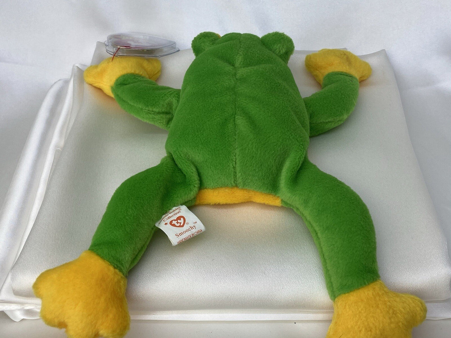 Rare Retired Ty Beanie Baby Smoochy The Frog 1997 P.E. Pellets With Errors