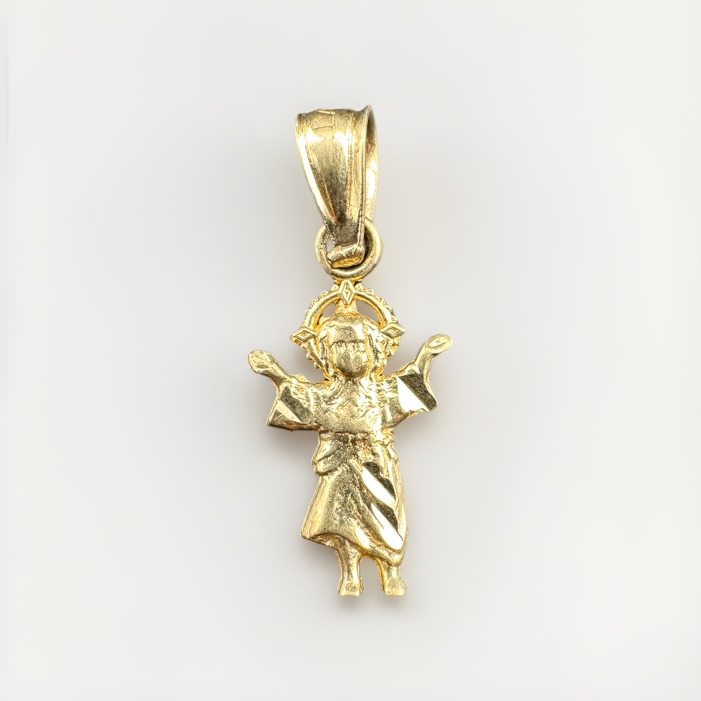 Colgante de 14 quilates de oro amarillo Divino Niño Jesús de 7.86x17.64mm Religioso