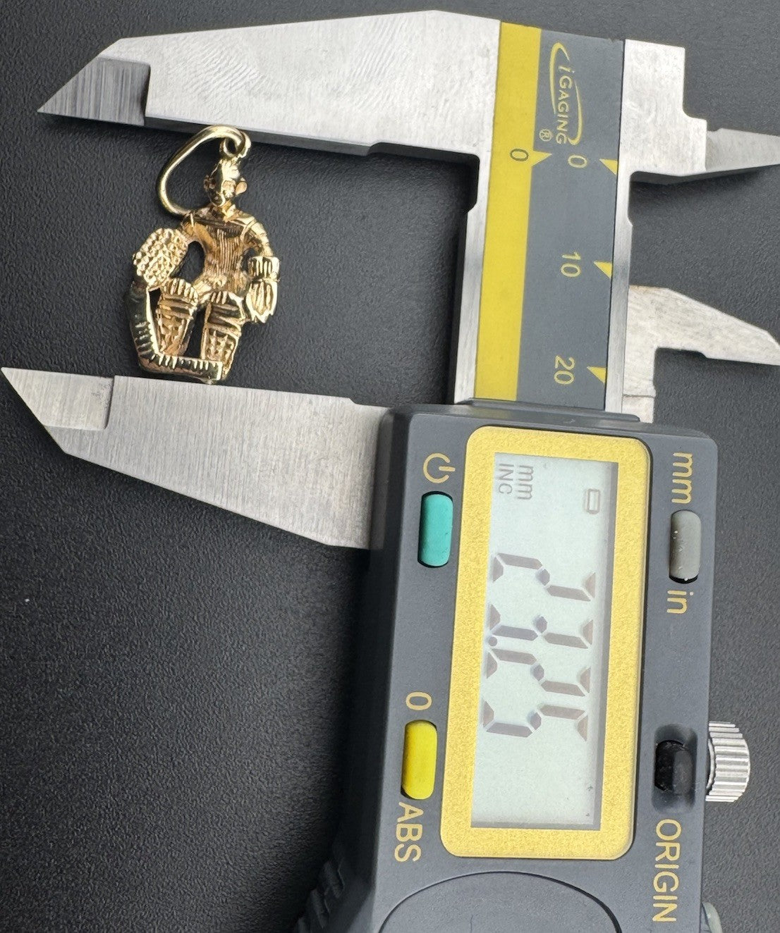 14K Solid Gold Hockey Player Charm Pendant 4.4 Grams 23x14mm Stick Sports Gift