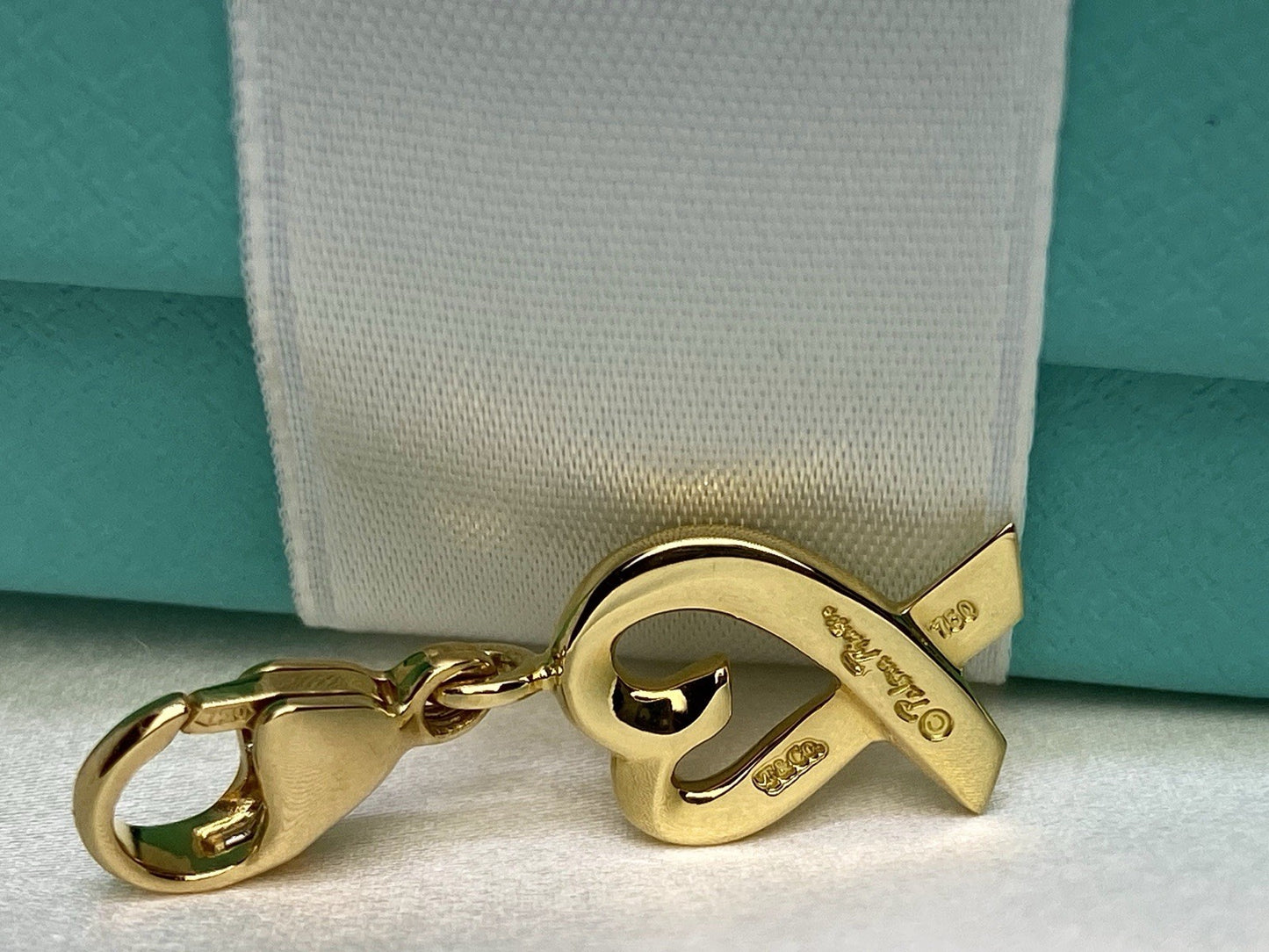 Tiffany & Co. 18K Gold Paloma Picasso Loving Heart XOX Kiss Pendant 3.7G Charm